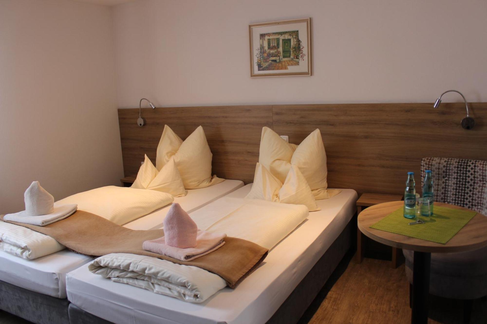 Rathausstuben Hotel Wackersdorf Bagian luar foto
